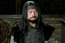 董卓：开启三国乱世的罪魁祸首，火烧洛阳，掘帝王陵墓，嚣张至极图片