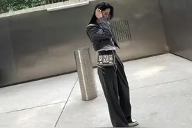 欧阳娜娜终于失手了！宽松卫衣配束脚裤，"上松下松"显胖又显矮图片