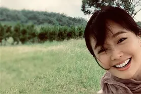左小青，和她的女儿图片