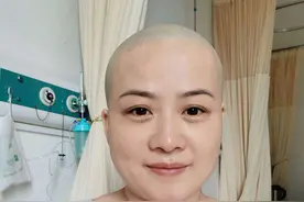 岳云鹏妻子郑敏患病？剃光头动手术，身旁不见老公陪伴图片