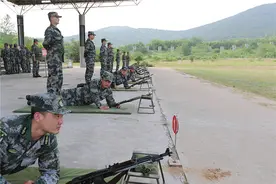 热热热！全镜头直击民兵训练场图片