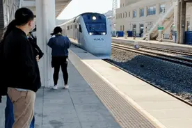 半小时可达清河站！@昌平人 在昌平北站可以乘坐小火车“进城”图片