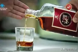 “劲酒虽好，可不要贪杯哟”是什么意思？老酒鬼：反正不是好东西图片