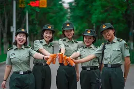 退伍季！女兵有话说：​战斗的青春最美 ！图片
