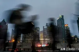 在深圳，有多少年轻人，每天在假装生活和奋斗图片
