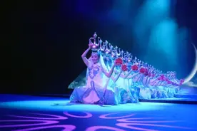 花儿般的回族少女，如诗如画的汤瓶舞图片