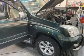 怪兽修车：翻新战损级丰田LC120，匠心施工，满血复活图片