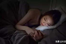 为何一到深夜我就会饿？图片