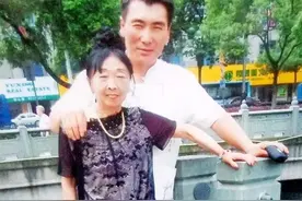 26年前，27岁东北小伙和父母断绝关系娶59岁老太，如今却败给现实图片