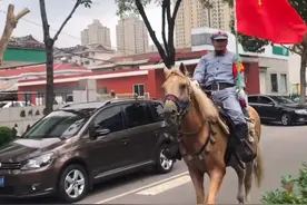 国庆街头惊现“红军战士”图片