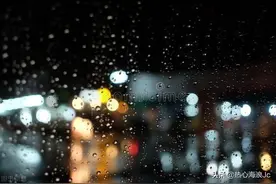 下雨天的晚上，领导对我图谋不轨图片