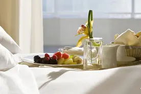 和聊得来的人交友，和睡得来的人结婚图片