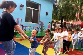 公立和私立幼儿园的差距，在小学二年级将会爆发，幸好当初选对了图片