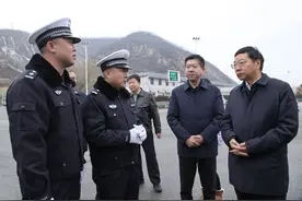 薛占海市长前往延安市公安局交通警察支队高速公路大队调研指导冬季交通事故预防和道路除雪保畅工作图片