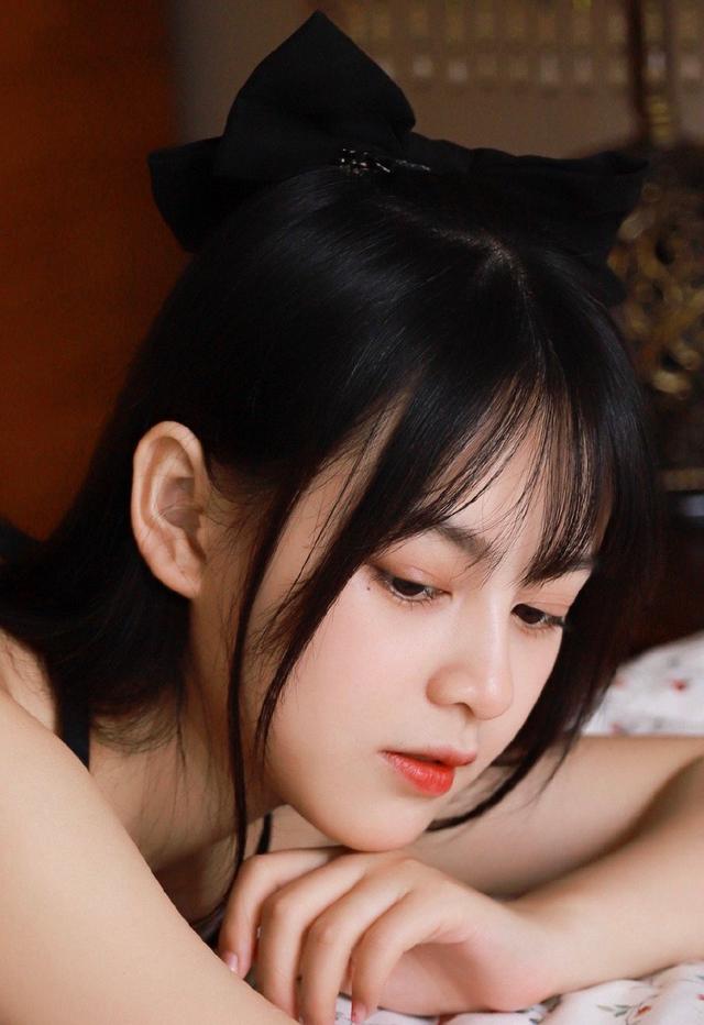 猫女郎少女 卧室性感丝袜 私房写真