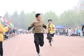 意外？摄影师跑赢运动员拿“第一”！图片