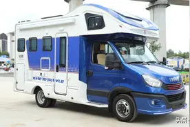 房车上洗澡不想凑合？这款C型房车配备真正干湿分离卫生间图片