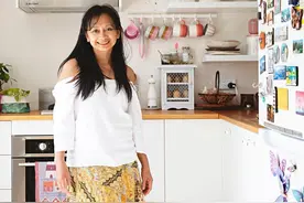 55岁不结婚，蜗居18m²乡下小木屋，这个女人却打了所有人的脸！图片