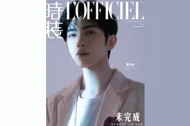 蔡徐坤封面演绎清爽少年感，光影变幻眼神温柔氛围感足图片