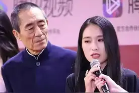 张艺谋携长女走红毯！张末穿黑裙颜值逆袭，妆容精致颜值赶超后妈图片