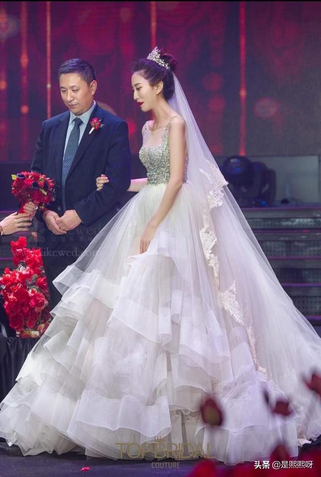 靈簽占卜:你想穿哪件衣服出嫁?測你在婆家的地位有多高 愛情運勢 第1張-戀愛小秘書-娜米 靈簽占卜:你想穿哪件衣服出嫁?測你在婆家的地位有多高 愛情運勢 第1張