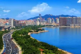 山东一座漂亮的海滨城市，街道整洁干净，来过的人都喜欢这座城市图片