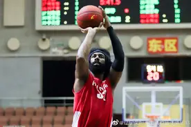 辟谣！梅奥尚未与辽篮签约 目前与年轻队员一起训练图片