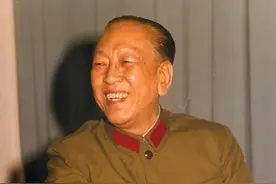 许世友想跟耿飚比试武艺，耿飚抬头一笑：不用比，你不是我的对手图片