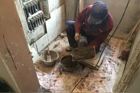 厨房和卫生间装修时，装修工人先铺墙砖再铺地砖，是在偷懒吗？图片