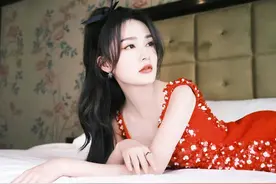 李沁穿红西装锦鲤裙妖艳出场！全是鳞片变美人鱼，上岸后又仙又美图片