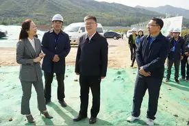 今天上午，井陉县委书记实地看了四个项目……图片