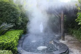 炎炎夏日适合泡温泉吗？图片