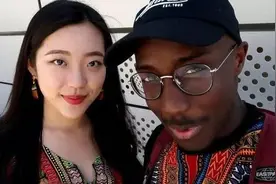 中国女孩如愿嫁给南非拳王，3年生2个混血宝宝，如今现状如何？图片