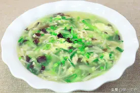一把金针菇，一块鸡胸肉，厨师长教你做养生汤，清淡少油，味道鲜图片