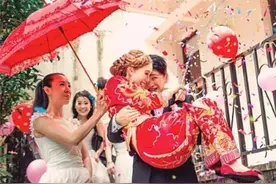 婚礼当天，接新娘的时候，总有人给新娘撑红伞，这是为什么呢？图片
