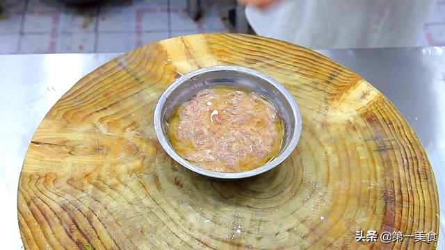 大厨教你做正宗的鱼香肉丝，常见的食材，全程细致的解说