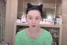 范冰冰素颜罕曝光，对镜头捏鼻头刮黑头，毫无偶像包袱力证纯天然图片