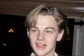 小李子多有魅力？20岁被“球花”示好，47岁还能让首富女友发花痴图片