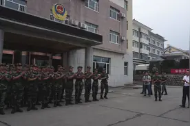 王库走访慰问驻区部队图片