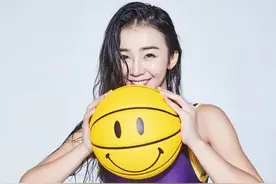 美女主播张曼源晒照，从135斤到156斤！球迷：一胖毁所有图片