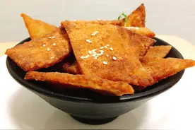 在家可以做的小零食，一碗米饭加点面粉，炸出喷香酥脆的锅巴图片