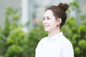 阿娇和三任男友在旅游前分手，为何跟陈伟霆分手后，又住在一起？视频封面