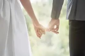 彩礼没收够，父亲藏起户口本阻止婚事！女儿无奈将其告上法庭：侵犯婚姻自主权图片
