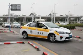 乐极生悲！珠海8名学员刚考过科目二，教练竟带他们出去闯祸！驾校做出大整顿！图片