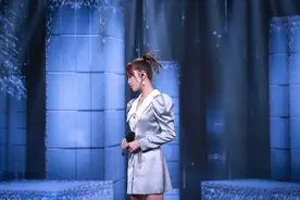 王紫格登央视综艺频道 深情演绎《最重要的决定》图片
