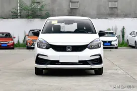 大空间日系低价小车，自动挡油耗5.2L，车身好停车，实拍本田飞度图片