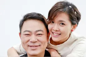 高亚麟：因《家有儿女》中的“夏东海”爆红，妻子比他小11岁图片