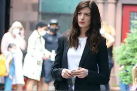 38岁安妮海瑟薇也太甜，白齿红唇五官精致，网友：和20年前一样图片