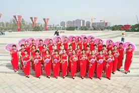 《映山红》爱心2020旗袍走秀 表演：郓城快乐美女走秀队图片