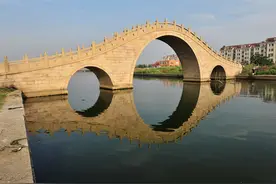 2011年正在拆迁的斜塘老街图片